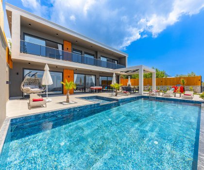 Çift Jakuzili Villalar